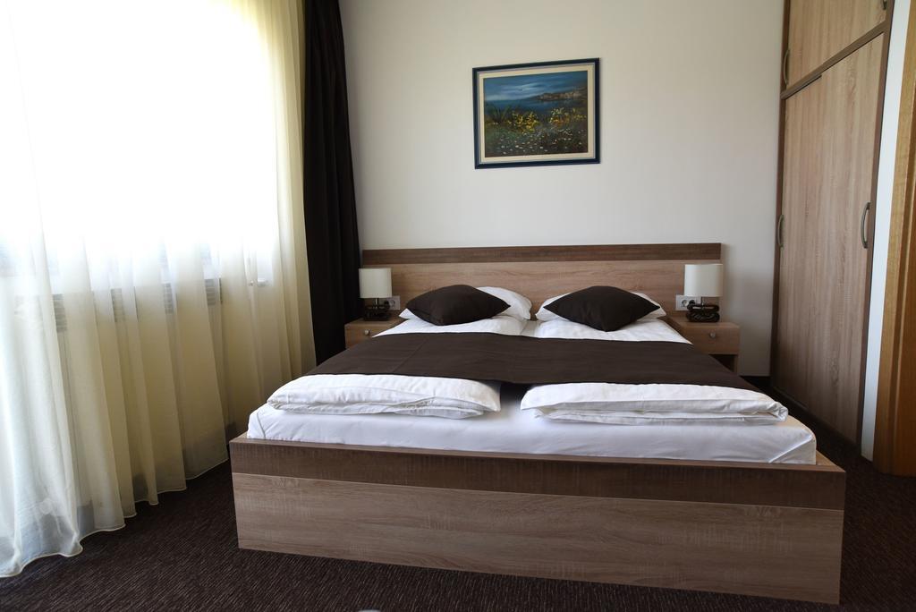 Rooms Barba Niko Near Zagreb Airport Velika Gorica Room photo