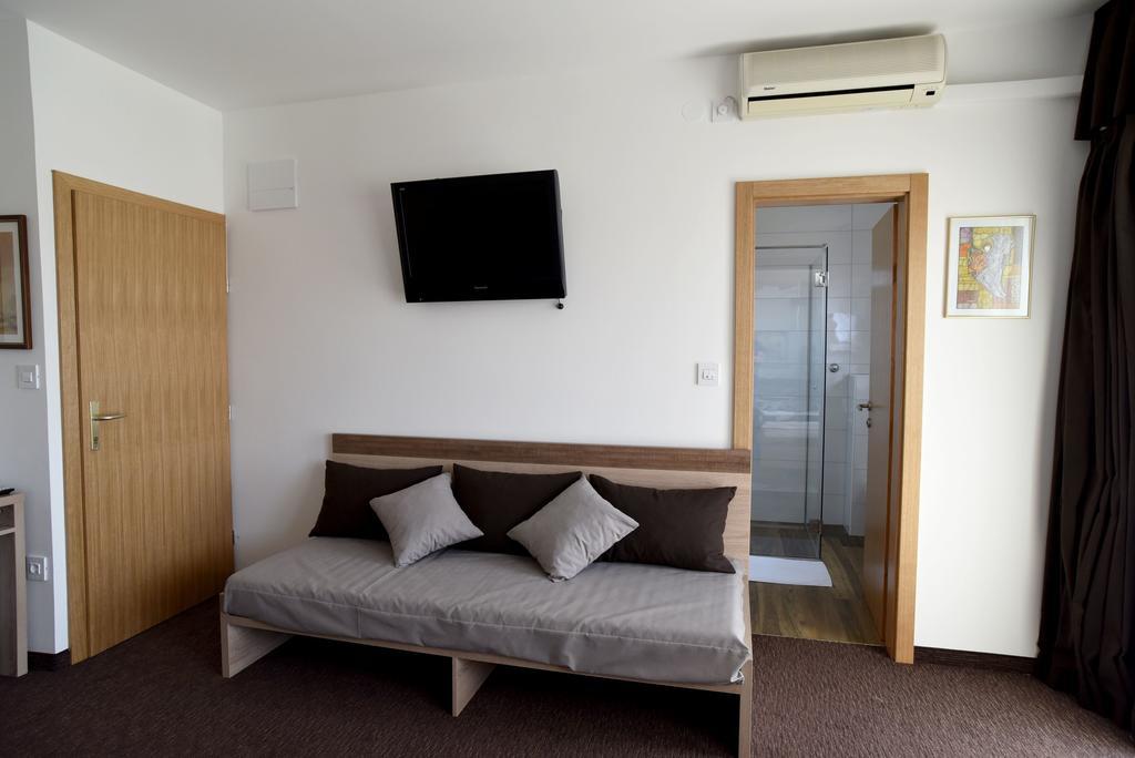 Rooms Barba Niko Near Zagreb Airport Velika Gorica Exterior photo