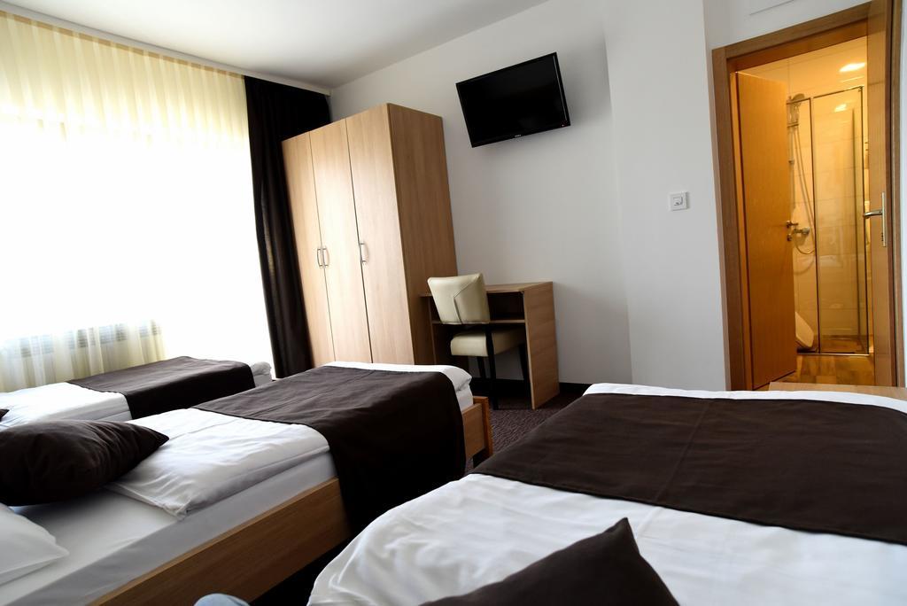 Rooms Barba Niko Near Zagreb Airport Velika Gorica Room photo